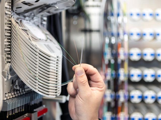 Foto: Glasfaser-Kabel mit mehreren Einzelglasfasern