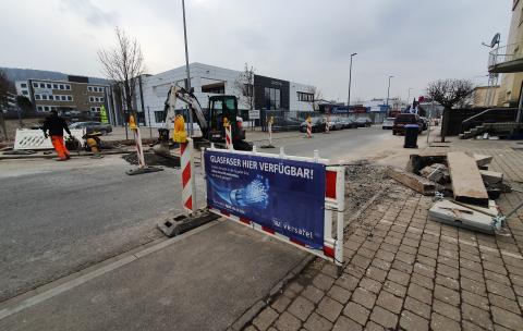 Baustelle: Glasfaser hier verfügbar.