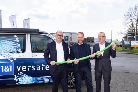 Symbolische Übergabe des neuen Glasfasernetzes