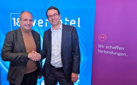 Handschlag zwischen Frank Rosenberger und Robin Weiand