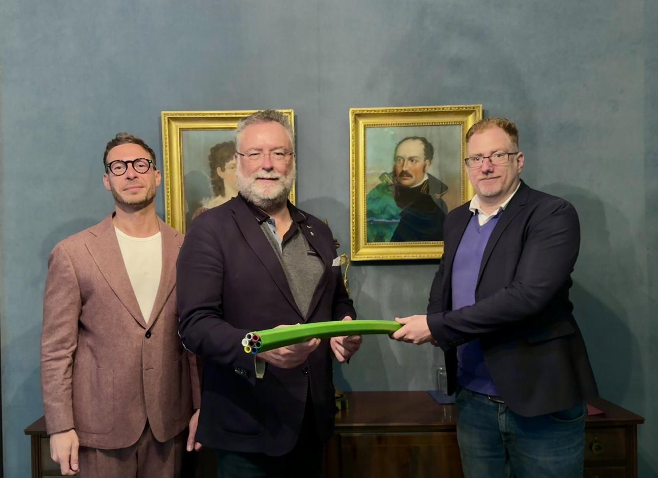 Symbolische Übergabe der Glasfaser-Infrastruktur in Ismaning 