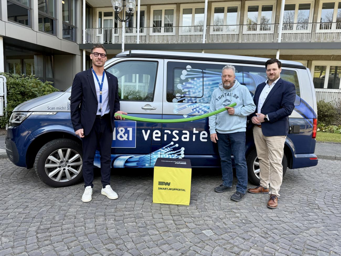 Symbolische Glasfaser-Übergabe in Wuppertal