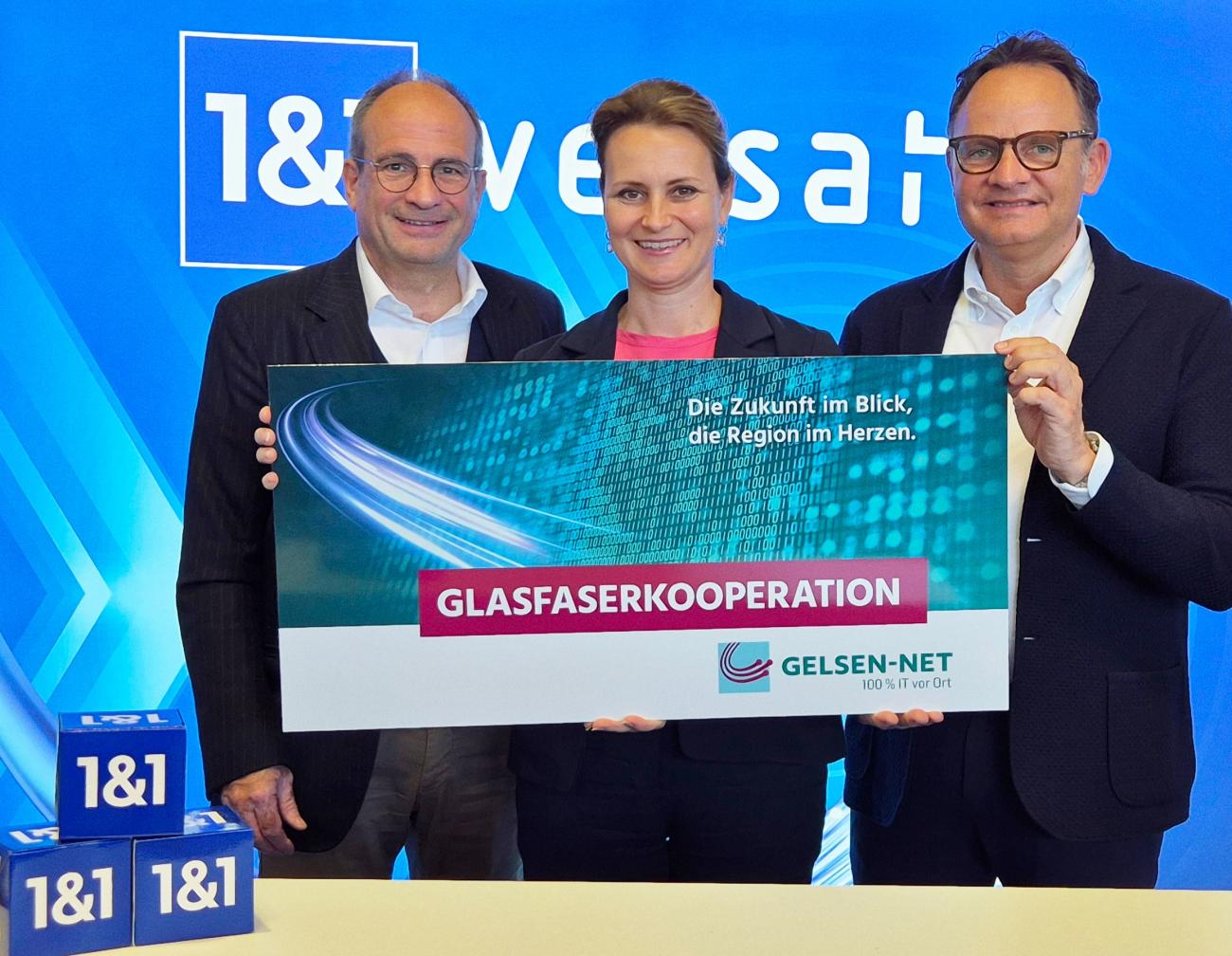 Bildliche finalisierung der Kooperation zwischen 1&1 Versatel und GELSEN-NET